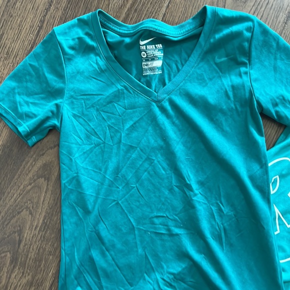 Women’s XS 4 piece Tank Top Lot - Picture 2 of 7